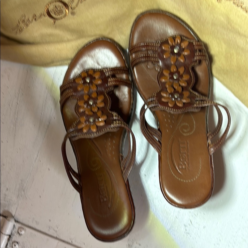 Born Crown  Brown Leather Sandals with Floral Embellishments  #a3